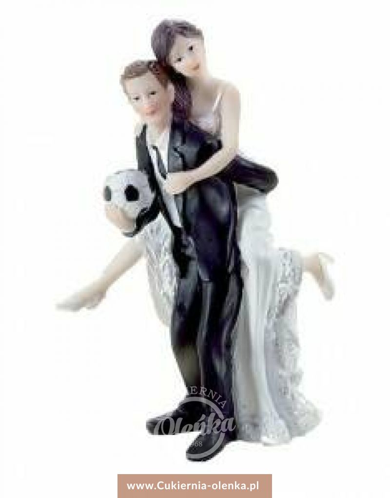 Figurka weselna Pan Młody z piłką nożną